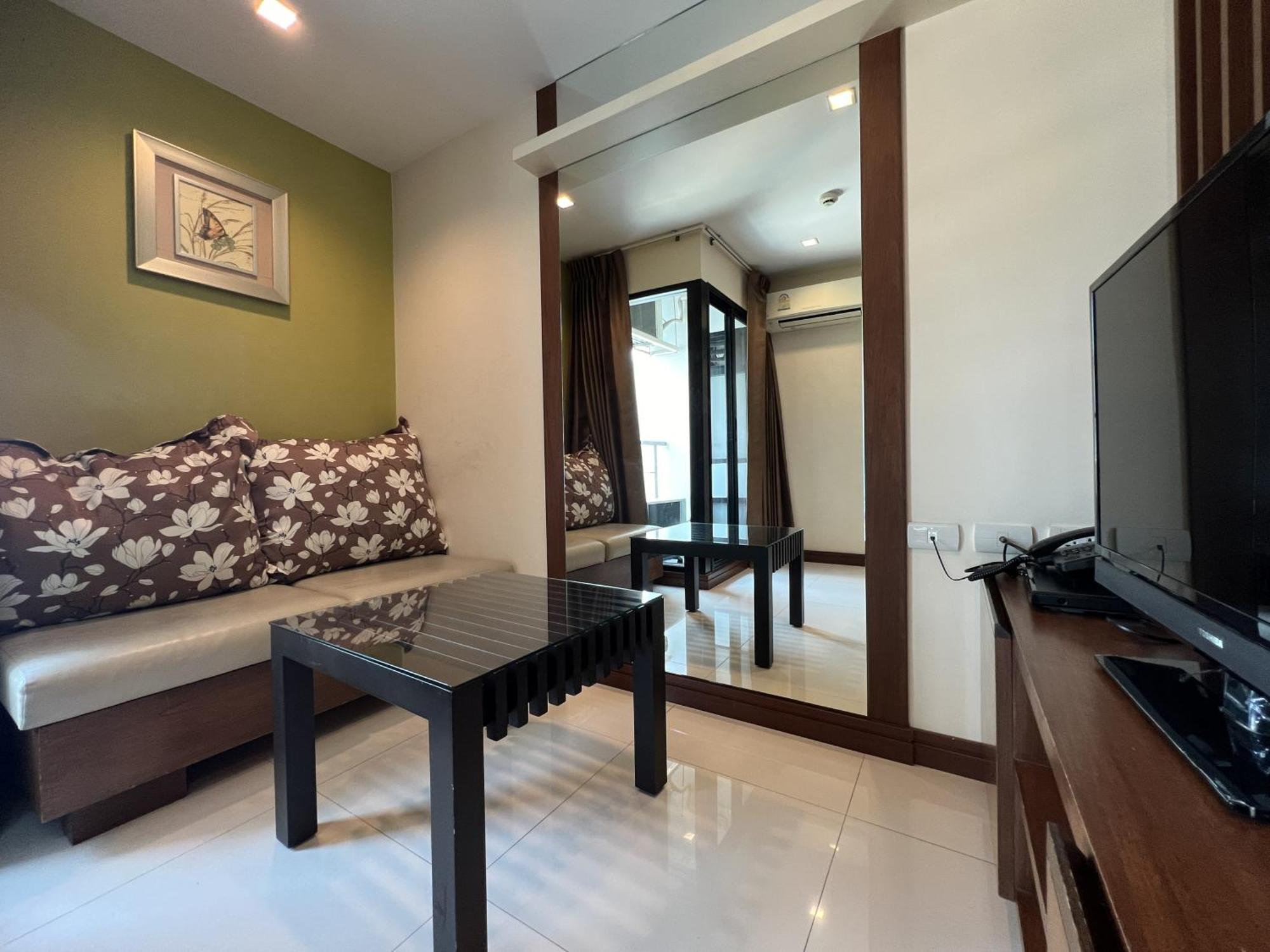 Silom Forest Exclusive Residence Banguecoque Exterior foto